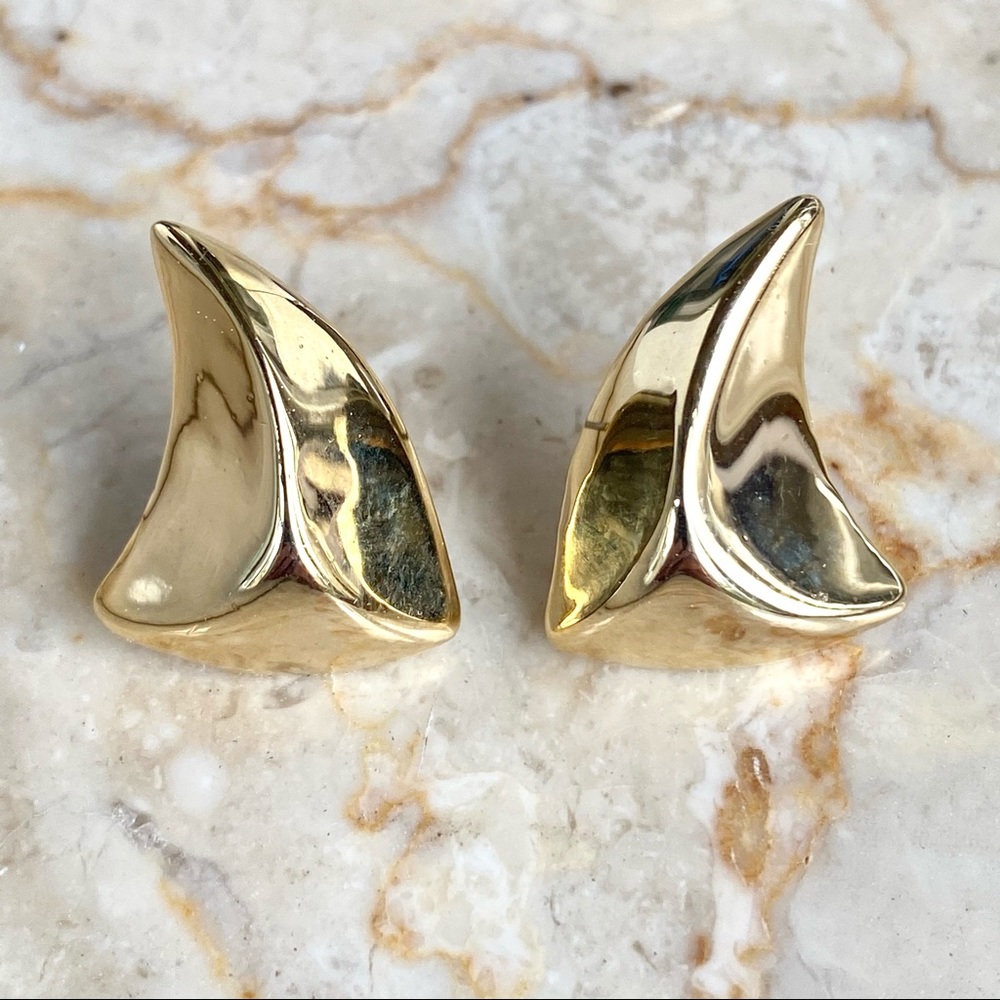 Vintage gold tone earrings